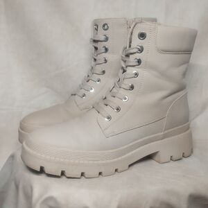 JUSTFAB / SHOEDAZZLE Tevos Cream Lug Sole Combat Boots Women's Size 9.5